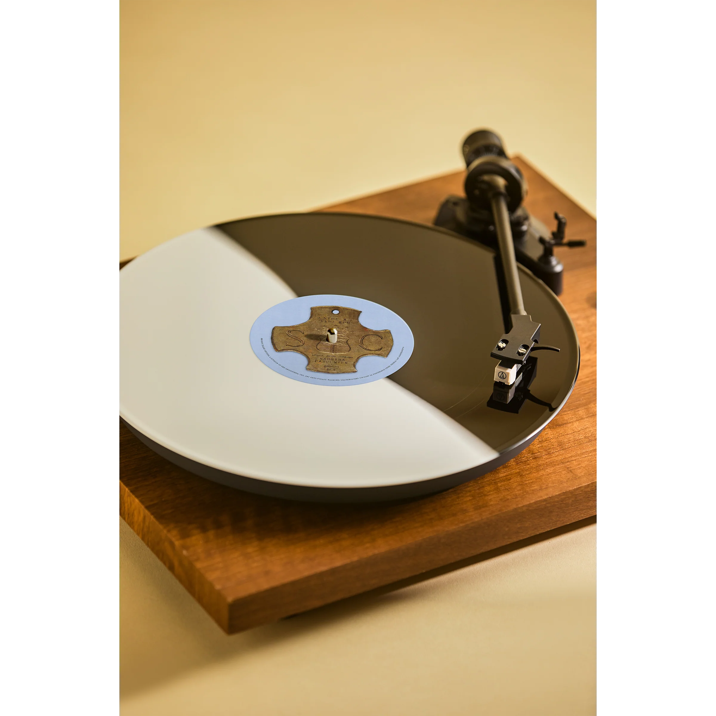 Man's Best Friend D2C Alt Cover LP